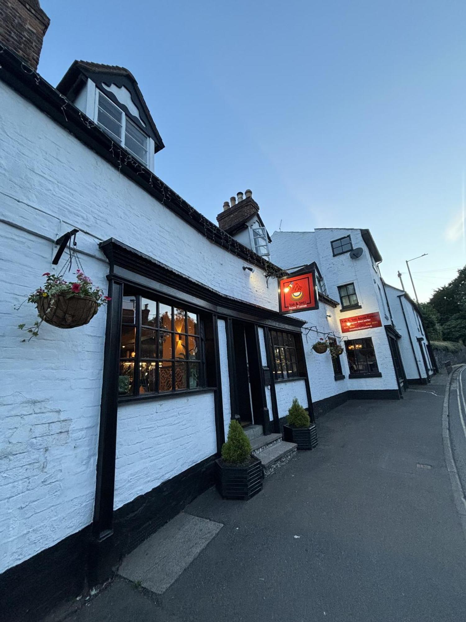 Yak & Yeti Bed & Breakfast Shrewsbury Exterior photo